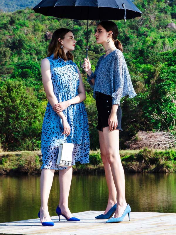 依歌2023春夏季蓝色连衣裙