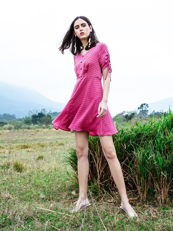 依歌2023春夏季粉色连衣裙