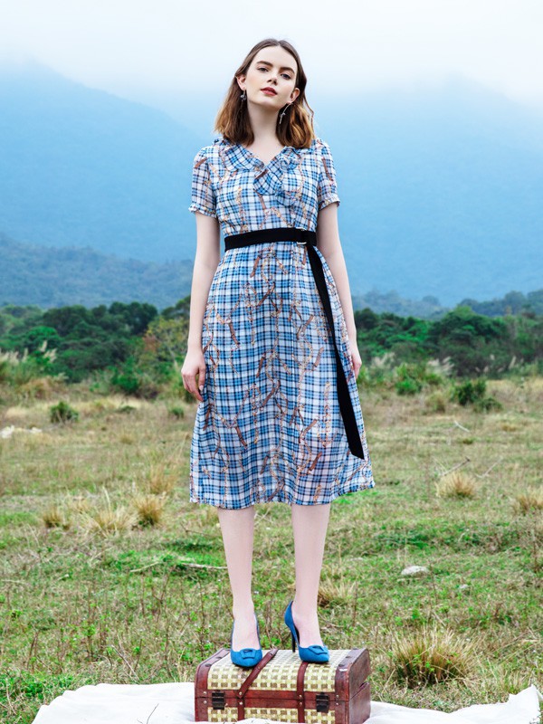 依歌2023春夏季蓝色连衣裙