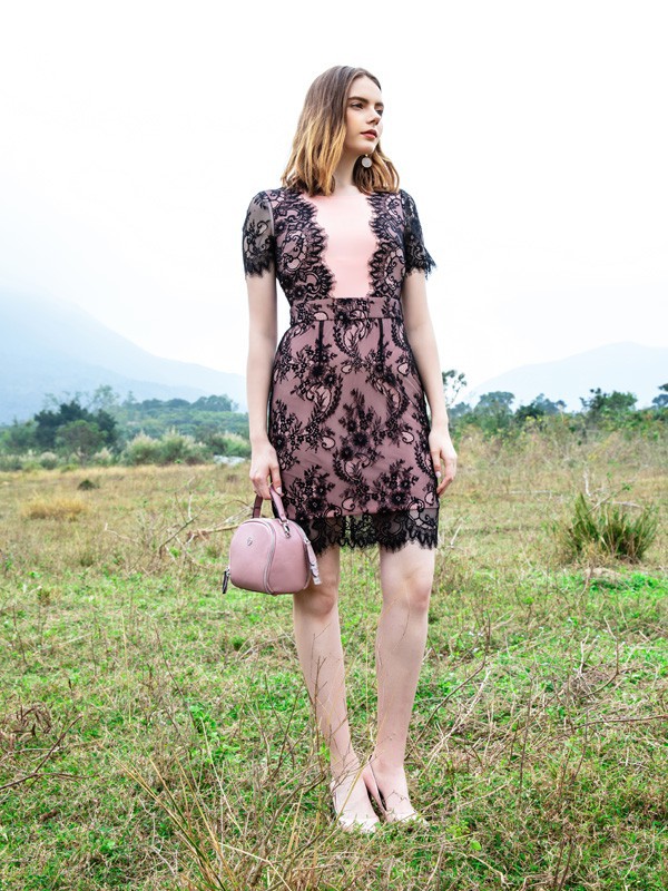 依歌女装2023春夏季酒红色连衣裙