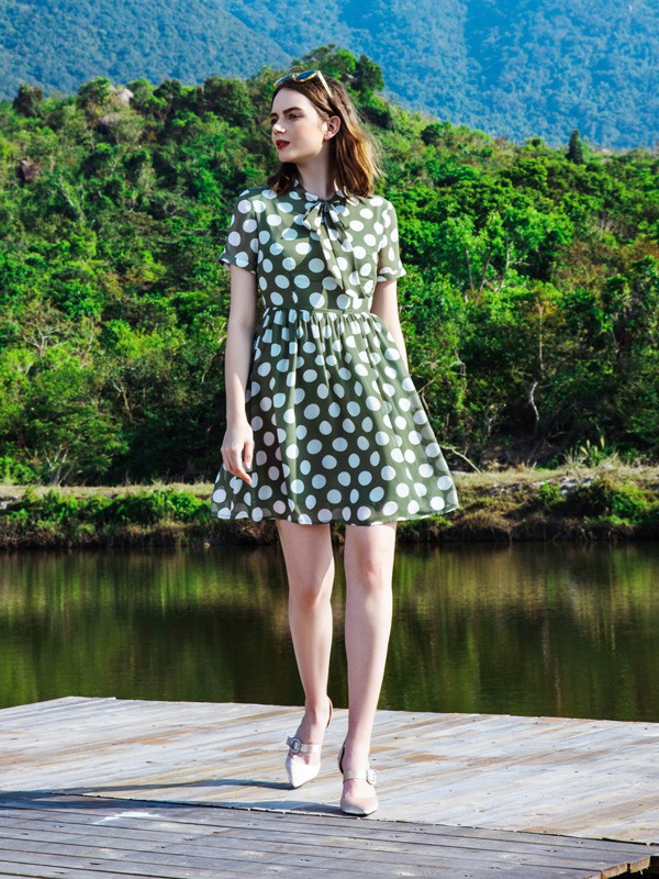 依歌女装2023春夏季绿色连衣裙