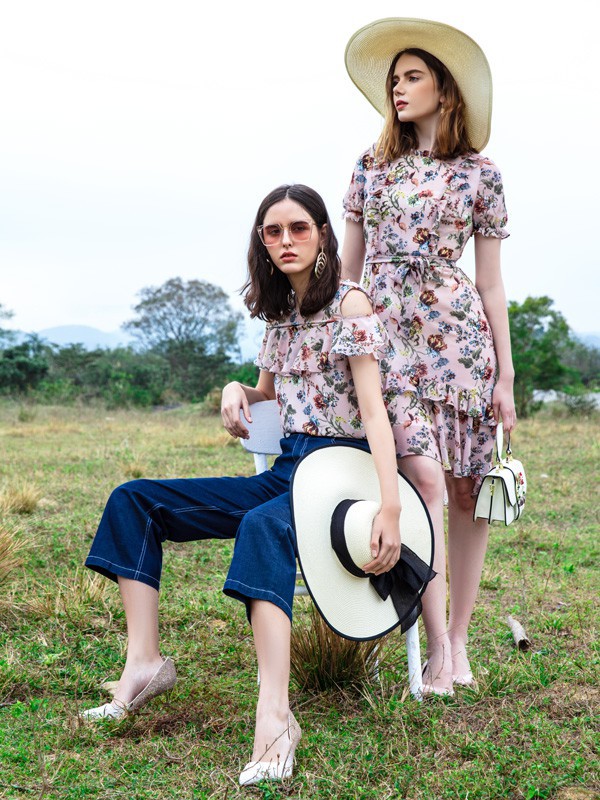 依歌女装2023春夏季白色连衣裙