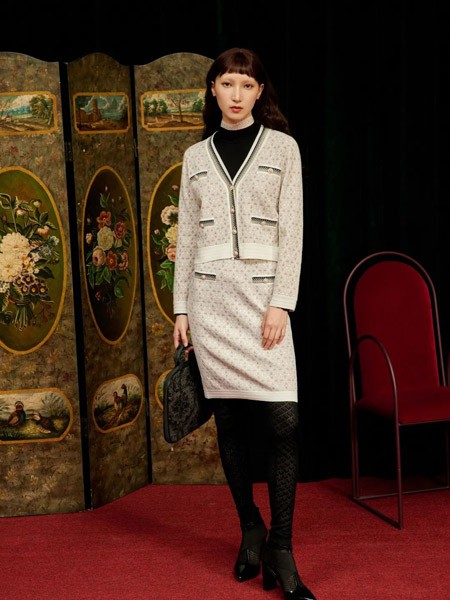 邓皓女装2023春夏季白色连衣裙