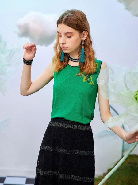 邓皓女装2023春夏季绿色背心