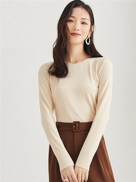 金苑2022秋冬季白色针织衫