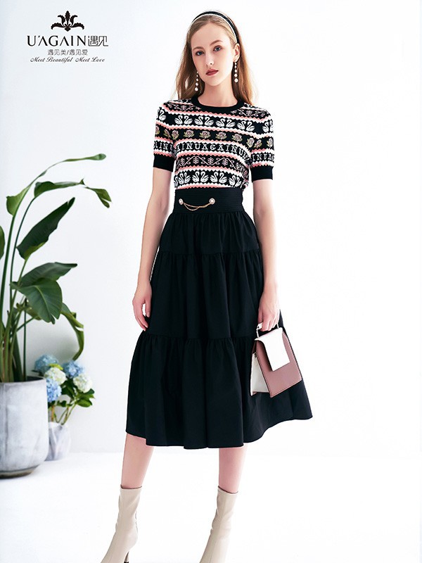 遇见2023春夏季黑色百褶裙