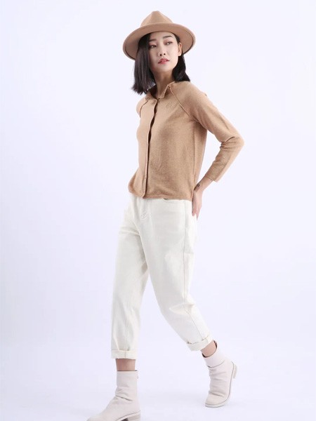 因为2022秋冬季白色长裤