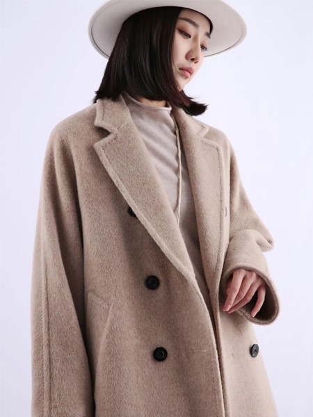 因为2022秋冬季卡其色大衣