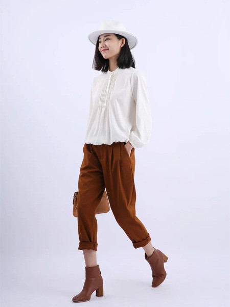 因为2022秋冬季白色T恤