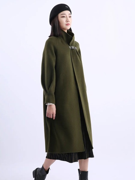 因为2022秋冬季军绿色大衣