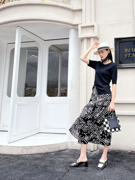 卡汶2023春夏季黑色T恤