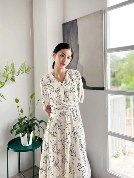 卡汶2023春夏季白色连衣裙