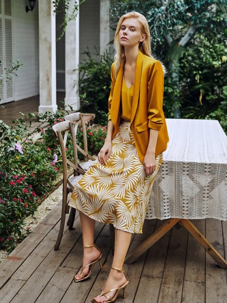 爱特爱女装2023春夏季白色连衣裙