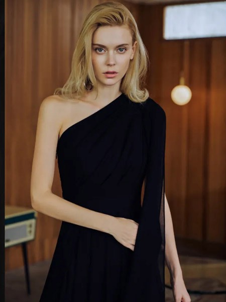 爱特爱女装2023春夏季黑色连衣裙