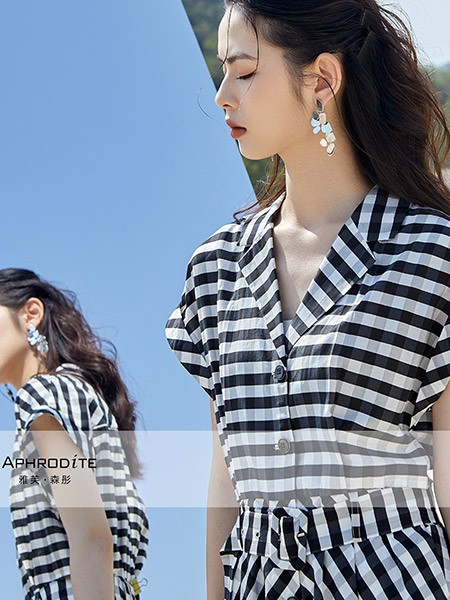 雅芙女装2023春夏季白色连衣裙