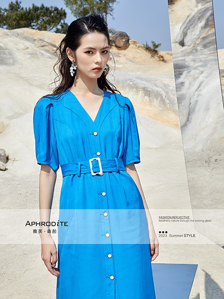 雅芙女装2023春夏季蓝色连衣裙