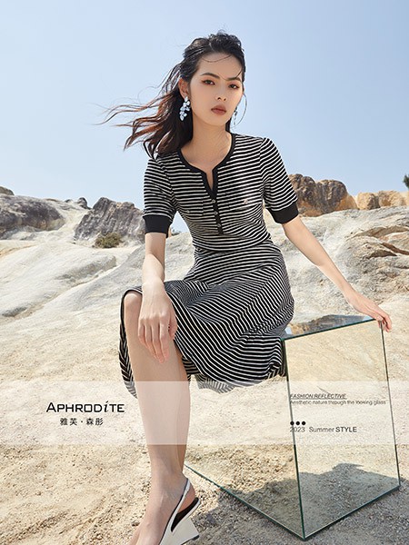 雅芙女装2023春夏季黑色连衣裙