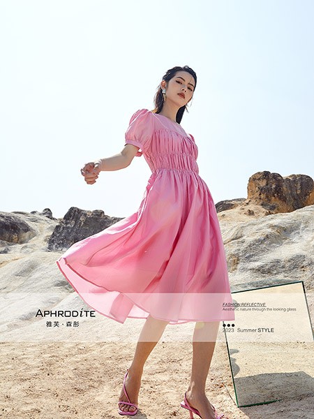 雅芙女装2023春夏季粉色连衣裙