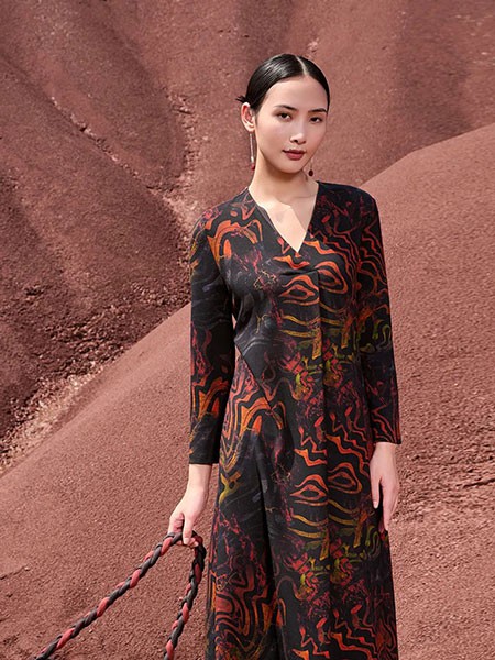 天意女装2022春夏季黑色连衣裙