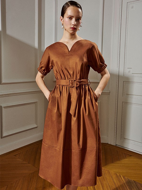 卡邦尼女装2023春夏季咖啡色连衣裙