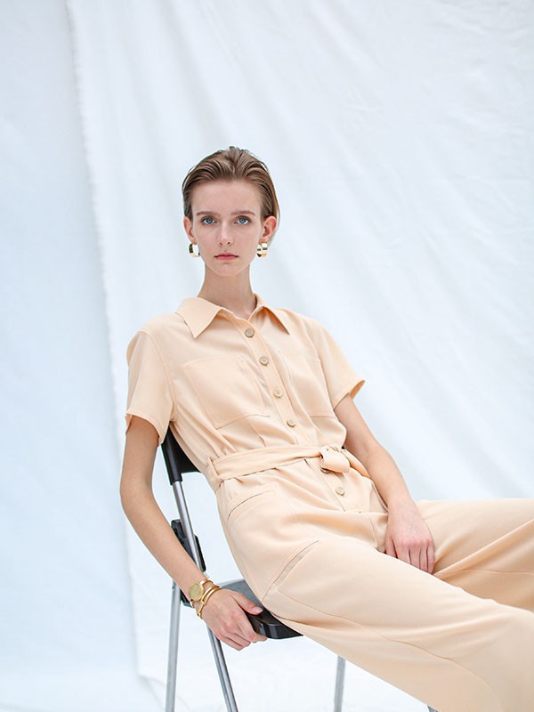 卡邦尼女装2023春夏季卡其色连体裤