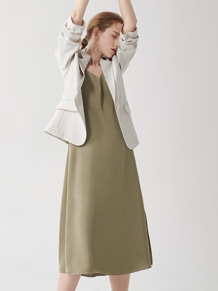 沙与沫2023春夏季绿色吊带裙