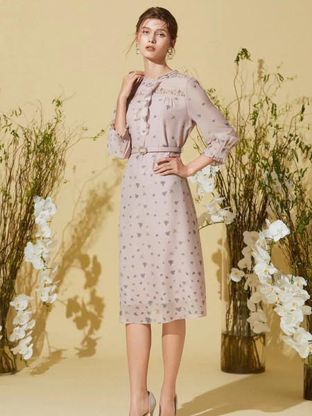 邦宝2023春夏季裸色连衣裙