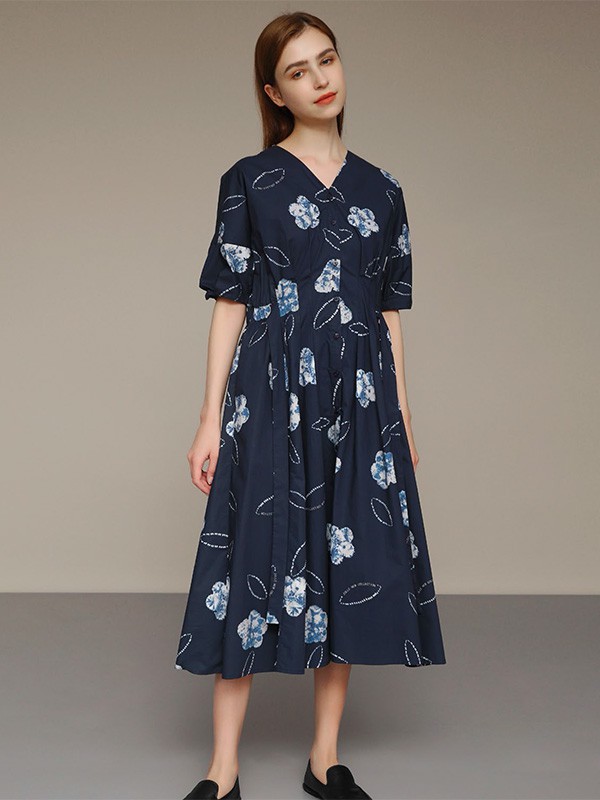 因为2023春夏季藏蓝色连衣裙