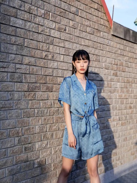 JUST&TH女装2023春夏季蓝色衬衫裙