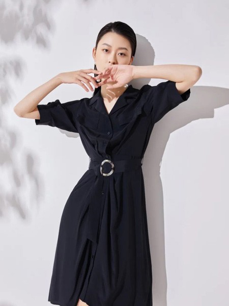 JUST&TH女装2023春夏季黑色连衣裙