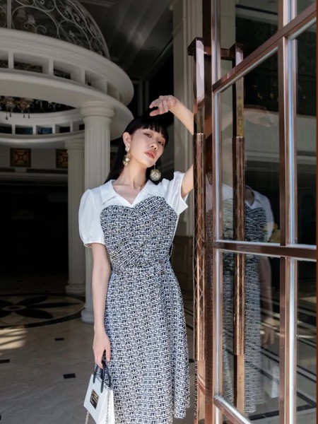 JUST&TH女装2023春夏季白色连衣裙