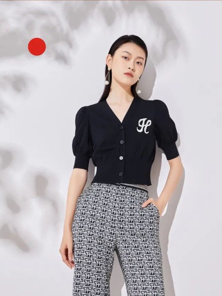 JUST&TH女装2023春夏季黑色针织衫