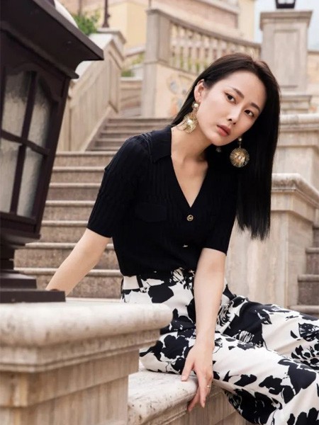 JUST&TH女装2023春夏季白色包臀裙