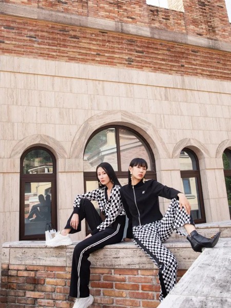 JUST&TH女装2023春夏季黑色T恤