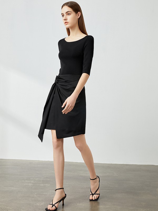 岁月如歌/艾诺丝雅诗女装2023春夏季黑色连衣裙