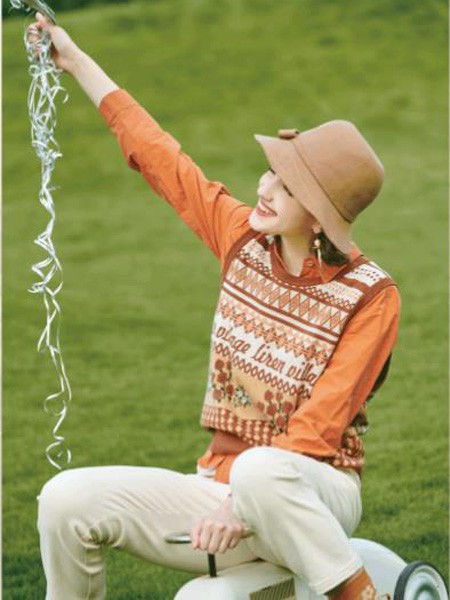 犁人坊女装2023春夏季橙色针织衫