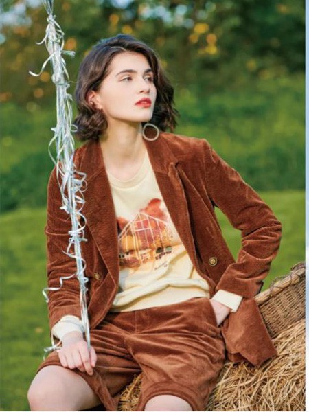 犁人坊女装2023春夏季米色背心