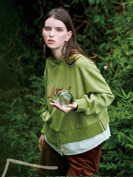 犁人坊女装2023春夏季绿色卫衣