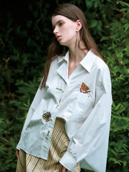 犁人坊女装2023春夏季白色衬衫