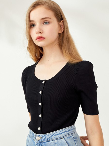 衣恋2023春夏季黑色针织衫