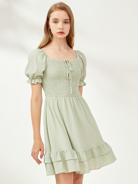 衣恋2023春夏季绿色连衣裙