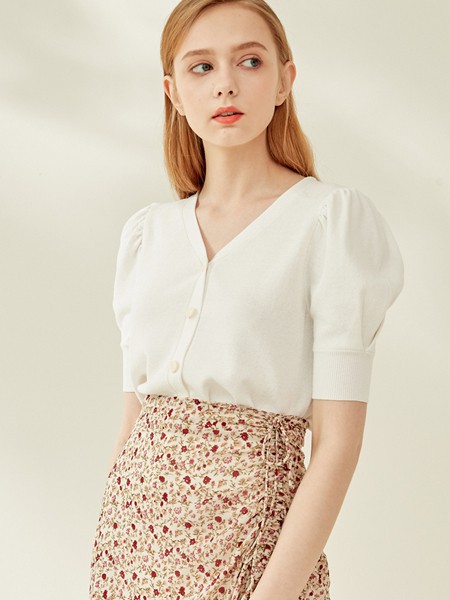 衣恋女装2023春夏季白色T恤