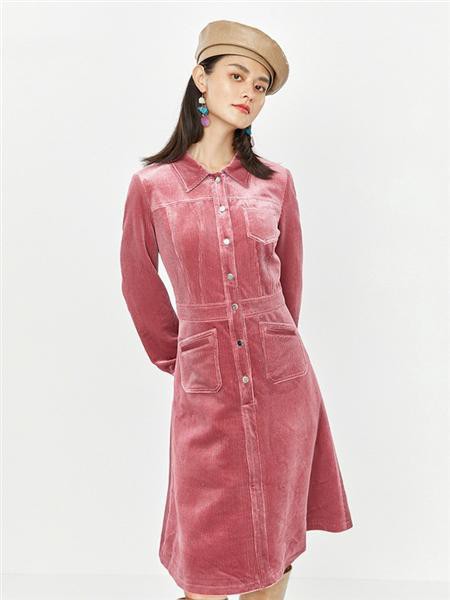 影儿时尚集团女装2023春夏季粉色连衣裙