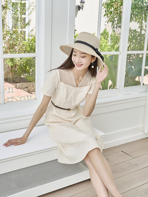 安缇诗女装2023春夏季米色连衣裙