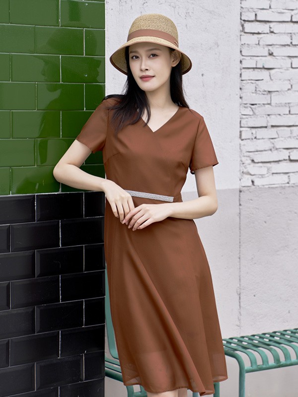 安缇诗女装2023春夏季咖啡色连衣裙