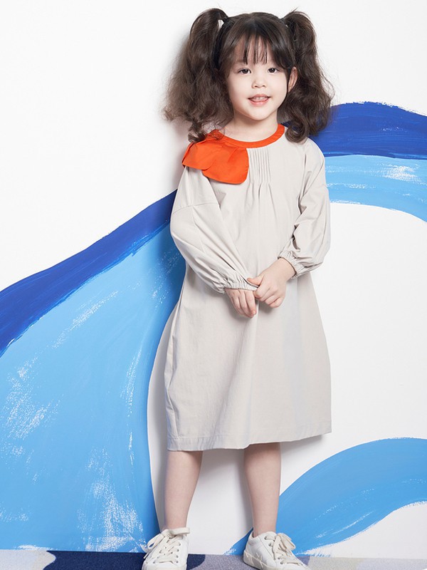 鄂尔多斯2023春夏季米色连衣裙