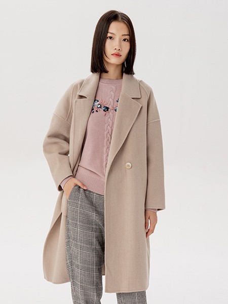 巧帛女装2023春夏季棕色大衣