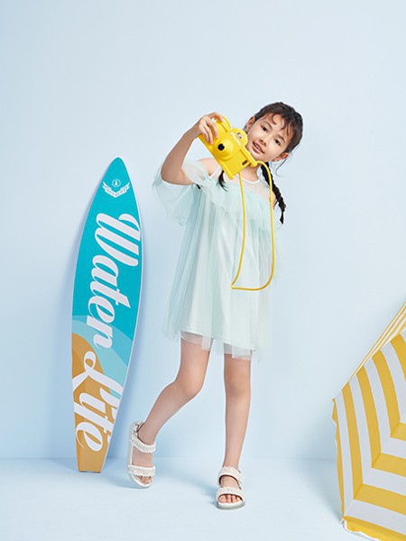 红蜻蜓童装2023春夏季绿色连衣裙