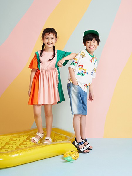 红蜻蜓童装2023春夏季粉色连衣裙