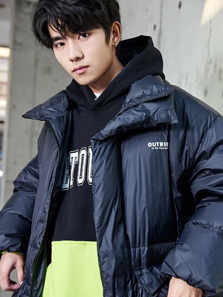 越也2022秋冬季黑色棉服